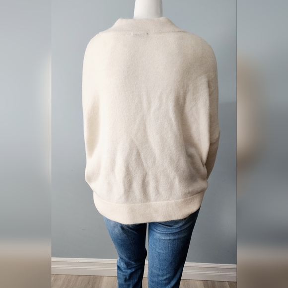 [X & 1X] NWT DEX Plus Ivory V-Neck Sweater - Picture 4 of 10